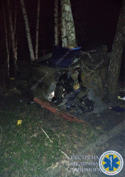 Смертельна аварія на Уманщині: автомобіль в'їхав у дерево (фото)