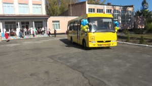 У колектив Дубівського НВК передано новий шкільний автобус
